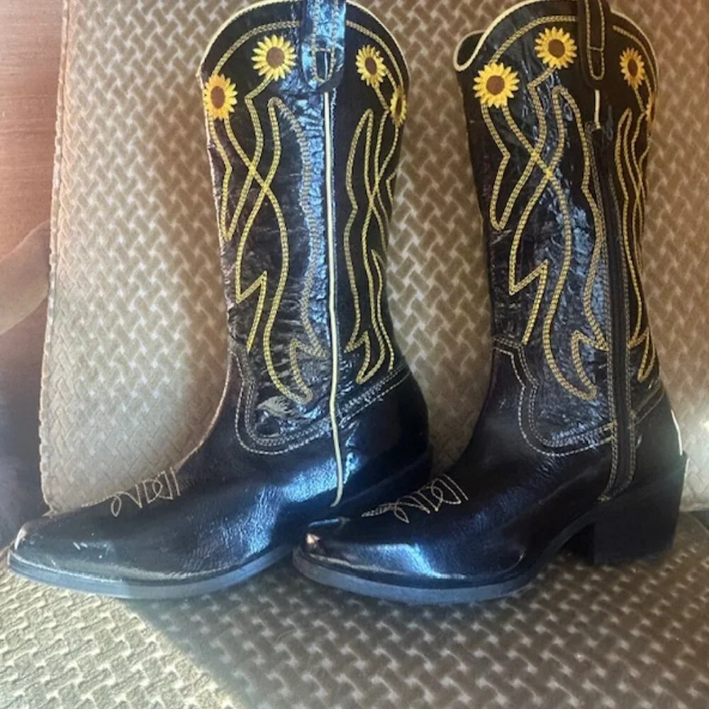 Urban Outfitters Daisy Embroidered Patent Leather Western Cowboy Boots - Picture 13 of 16
